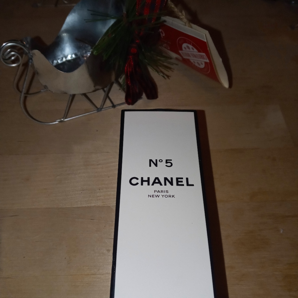 No 5 Chanel box 1.7 fl oz size Box Only🌸